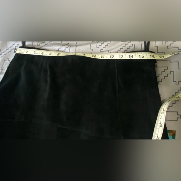 Cabi suede leather black skirt, size 8 - Picture 10 of 11